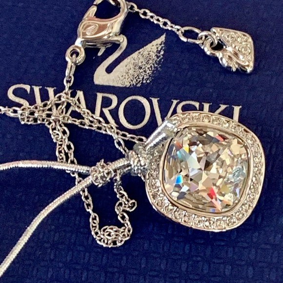 NWT💎Swarovski Crystal Pendant Necklace - Picture 3 of 6